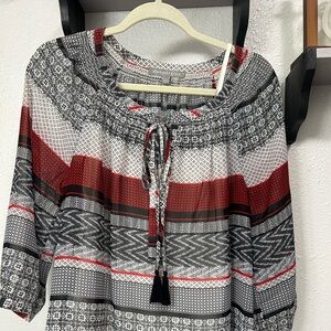 2 piece set. White tank underneath.